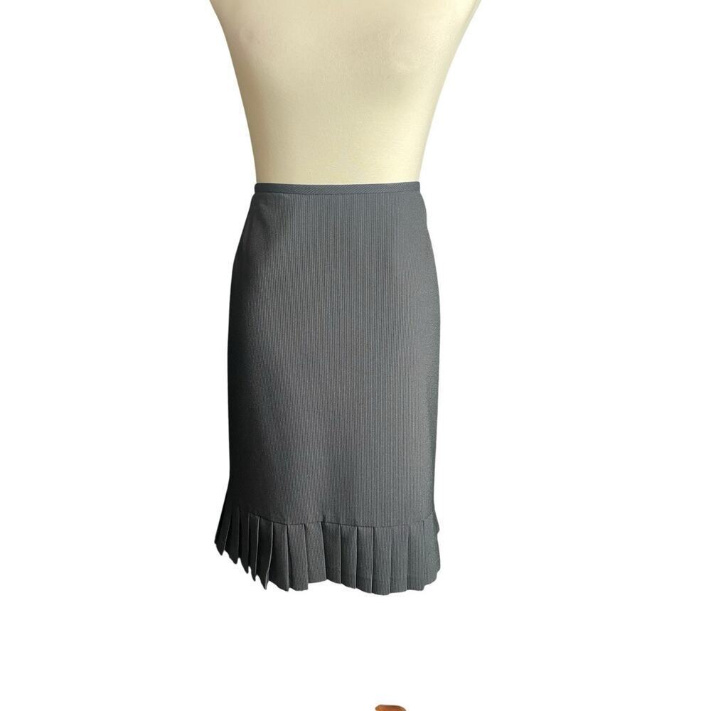 Black Pinstripe Skirt Pleated Hem Women Size 18 Business Wear Sophisticated Chic